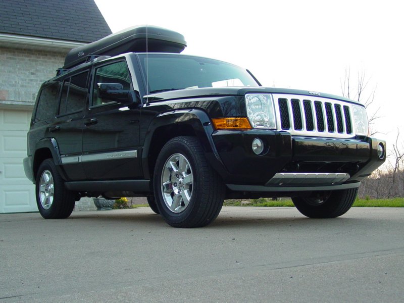 2007 Jeep Commander Overland with Roof Box