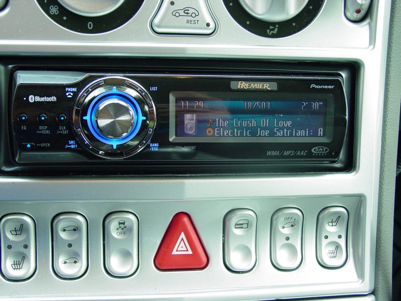 Pioneer Premier DEH-980BT - iPod Display