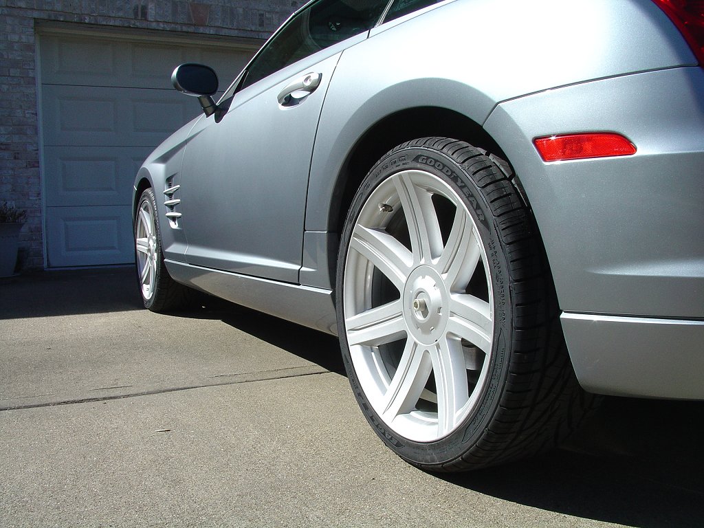 Chrysler crossfire tires size