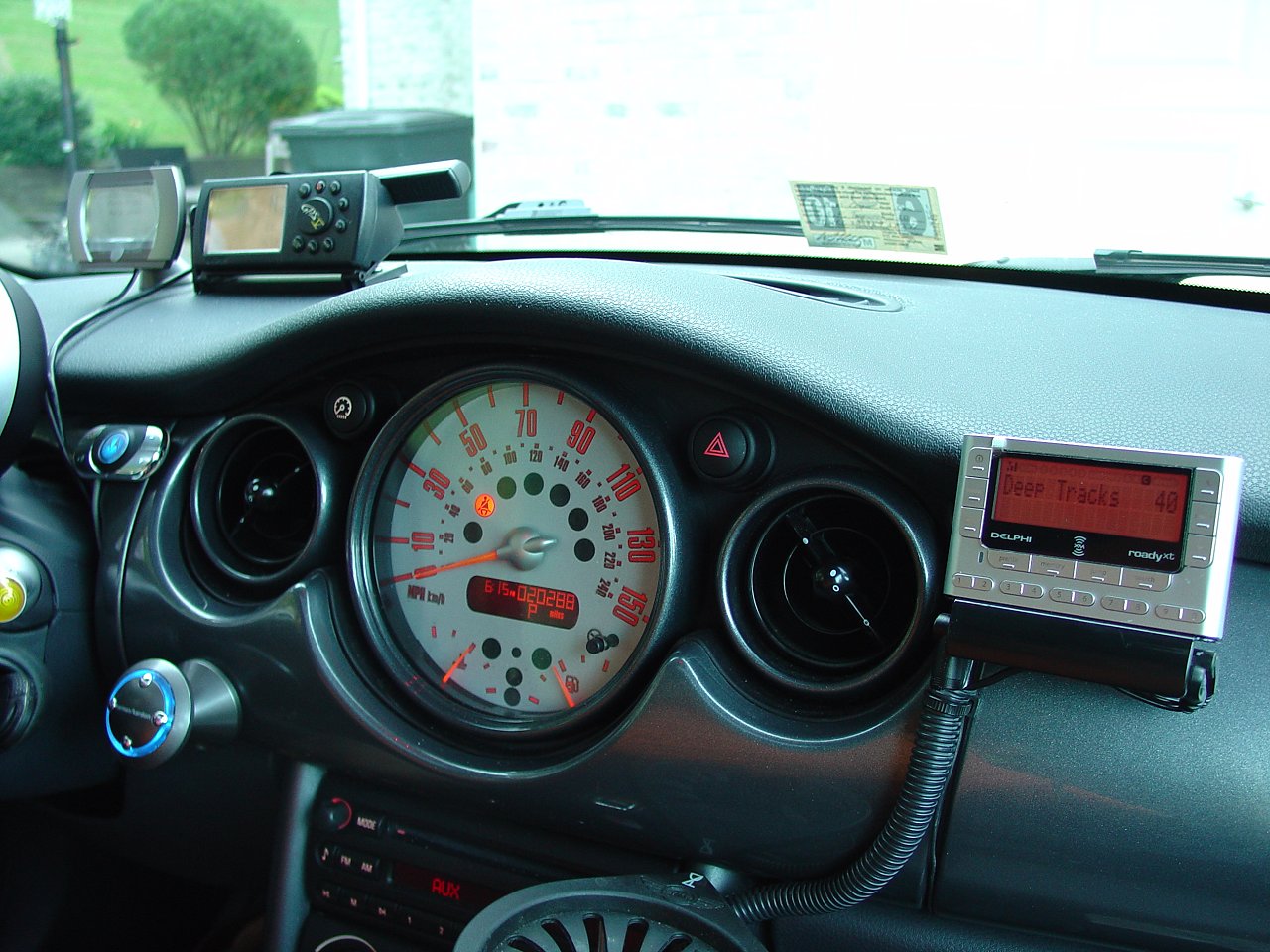MINI Cooper - iPod Controller, GPS, Hands-Free Bluetooth, XM Radio