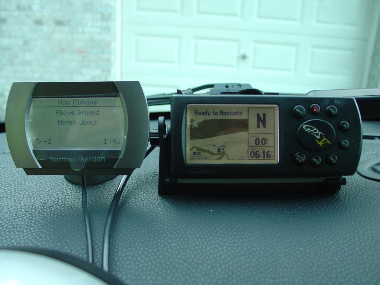 MINI Cooper - harman/kardon drive + play and Garmin GPS V