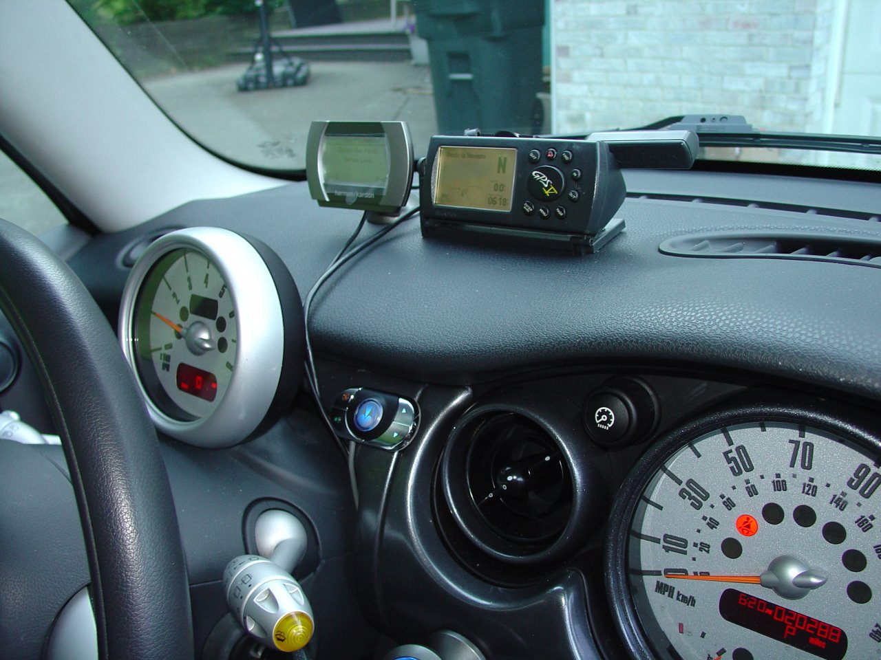 MINI Cooper - iPod Controller, GPS, Hands-Free Bluetooth