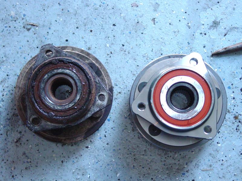 Old (Left) and New (Right) Hubs - Click to Enlarge