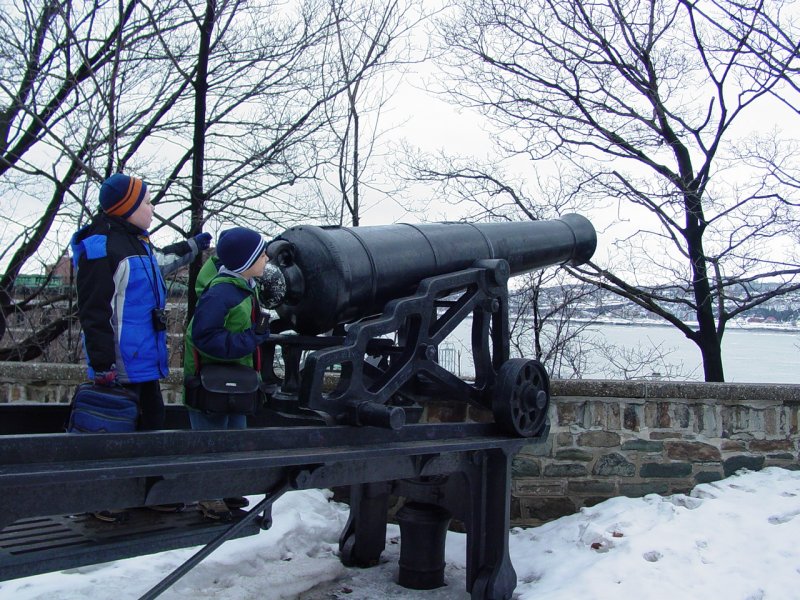 Tom with cannon at Parc Montmorency