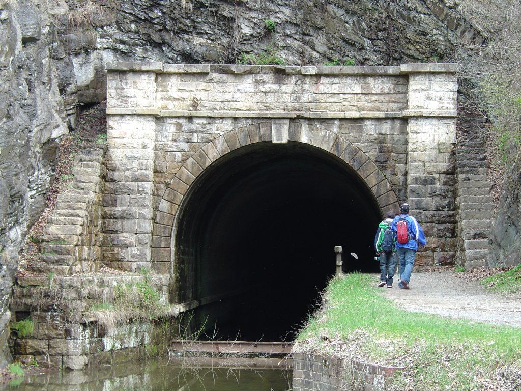 Entrance to Paw Paw Tunnel