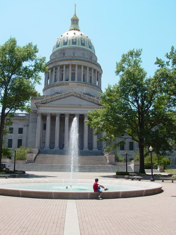 4x4 Icon - Kids in front of the WV State Capitol - Charleston, WV